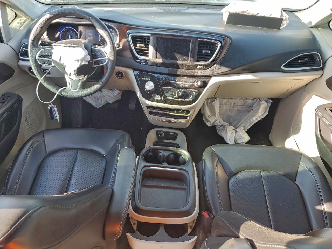 2020 CHRYSLER Voyager