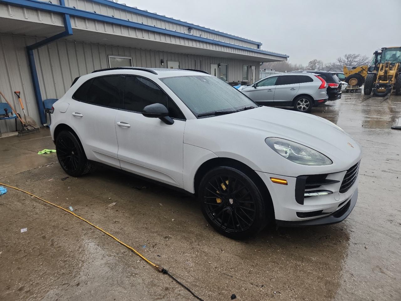 2020 PORSCHE Macan