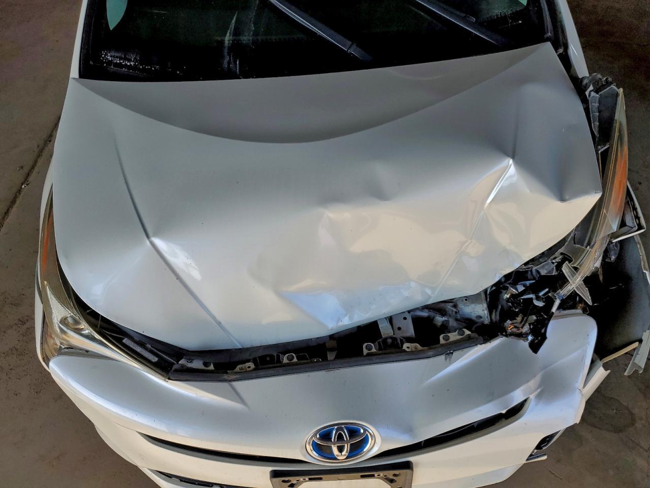 2016 TOYOTA PRIUS