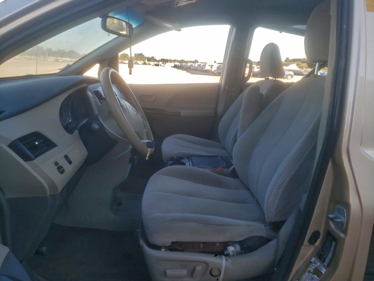 2013 TOYOTA SIENNA