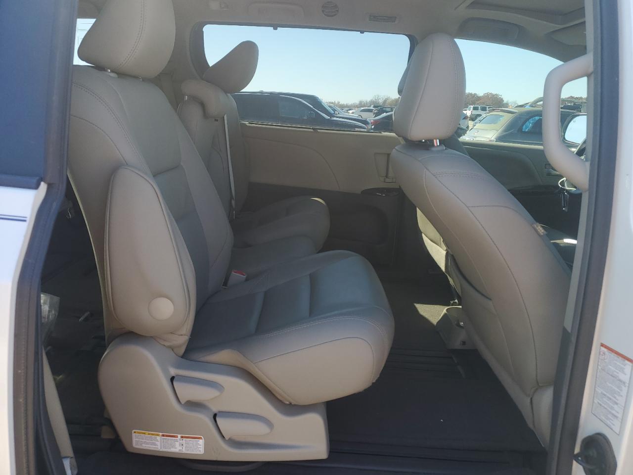 2016 TOYOTA SIENNA