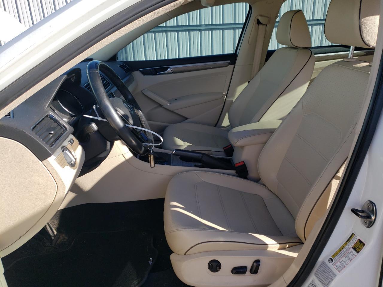 2017 VOLKSWAGEN Passat
