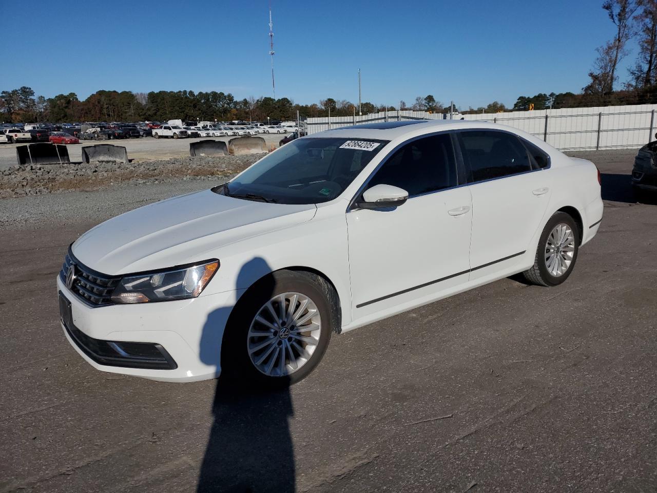 2016 VOLKSWAGEN Passat