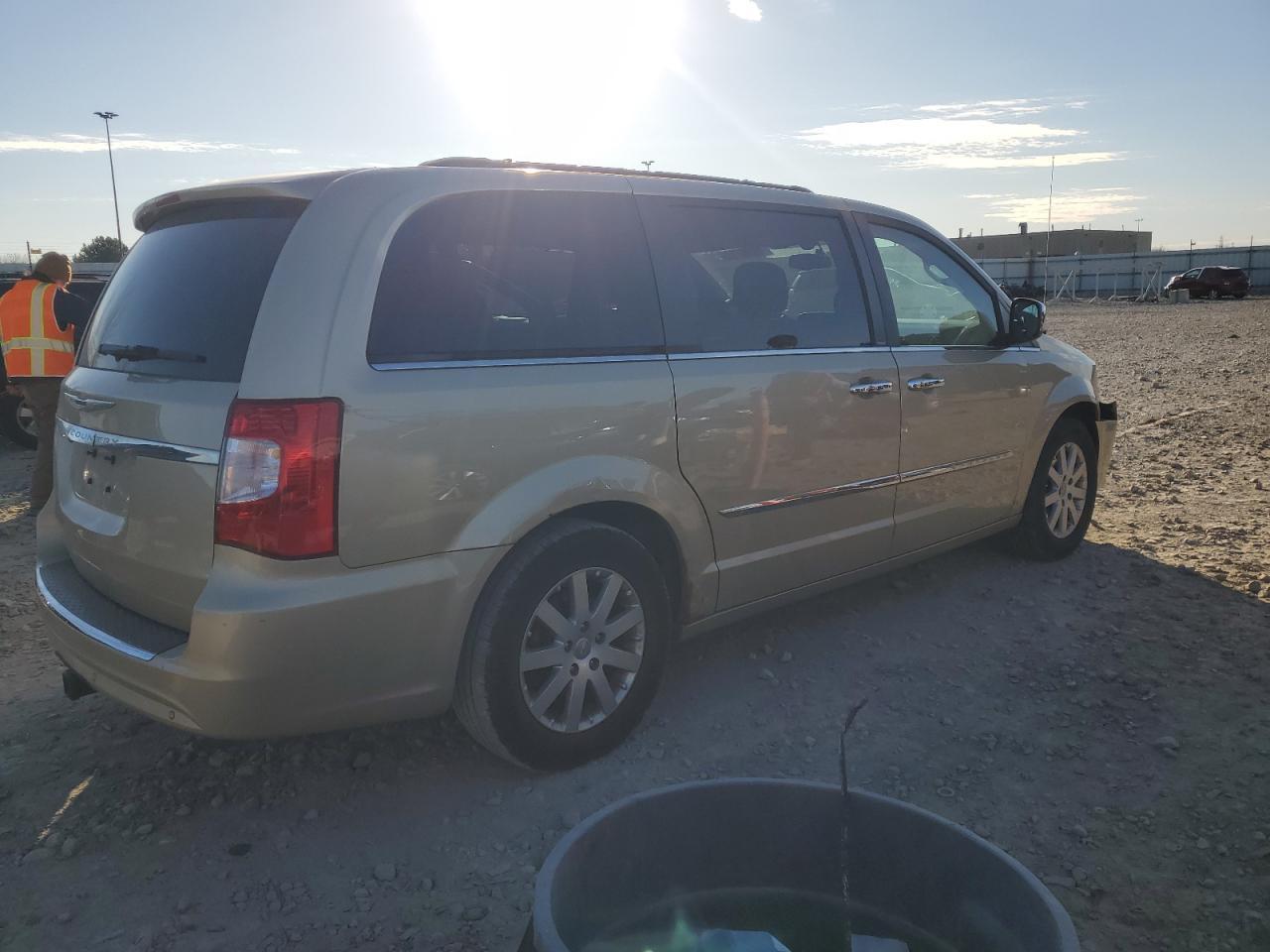 2011 CHRYSLER Town & Country