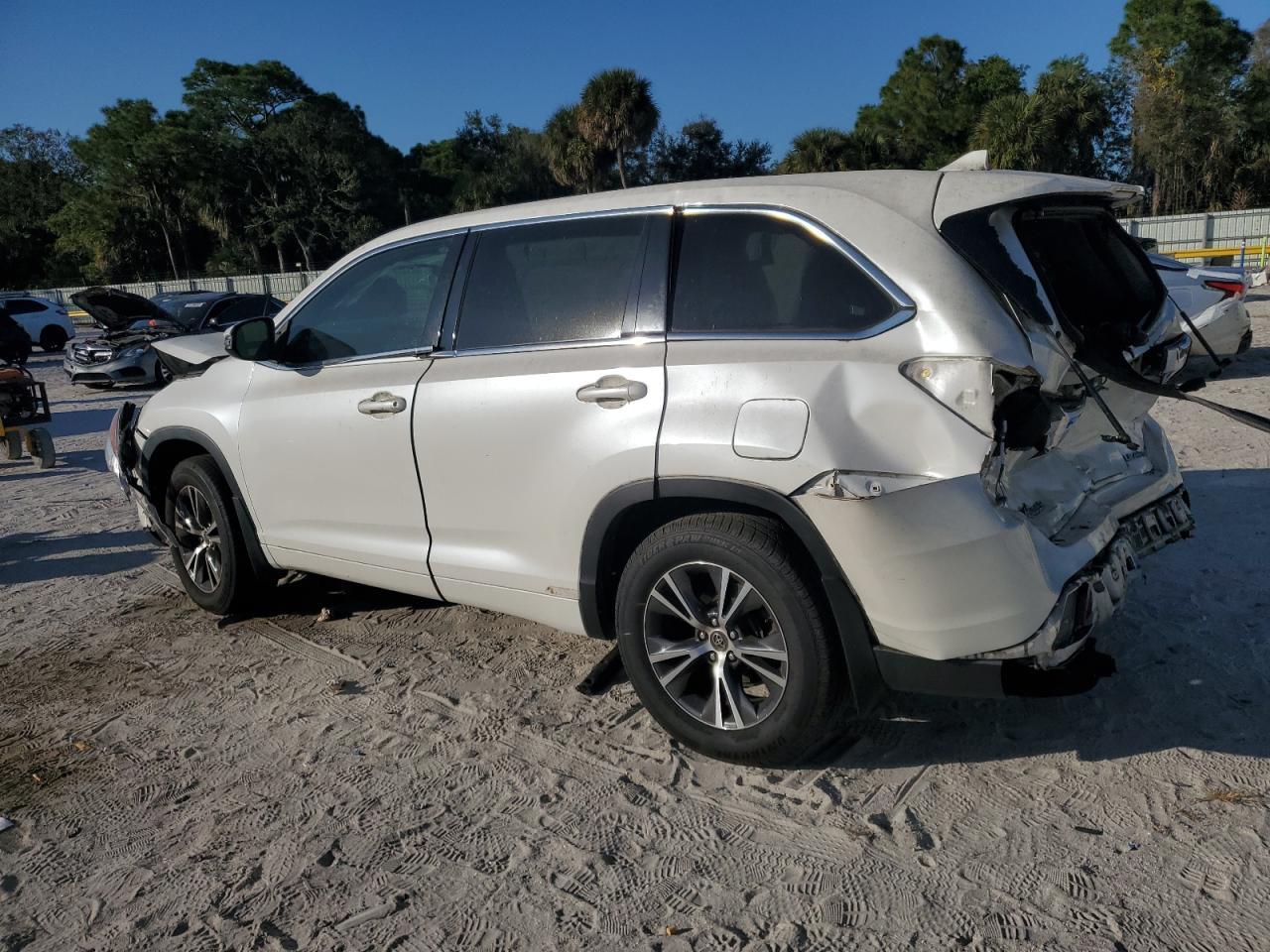 2017 TOYOTA HIGHLANDER