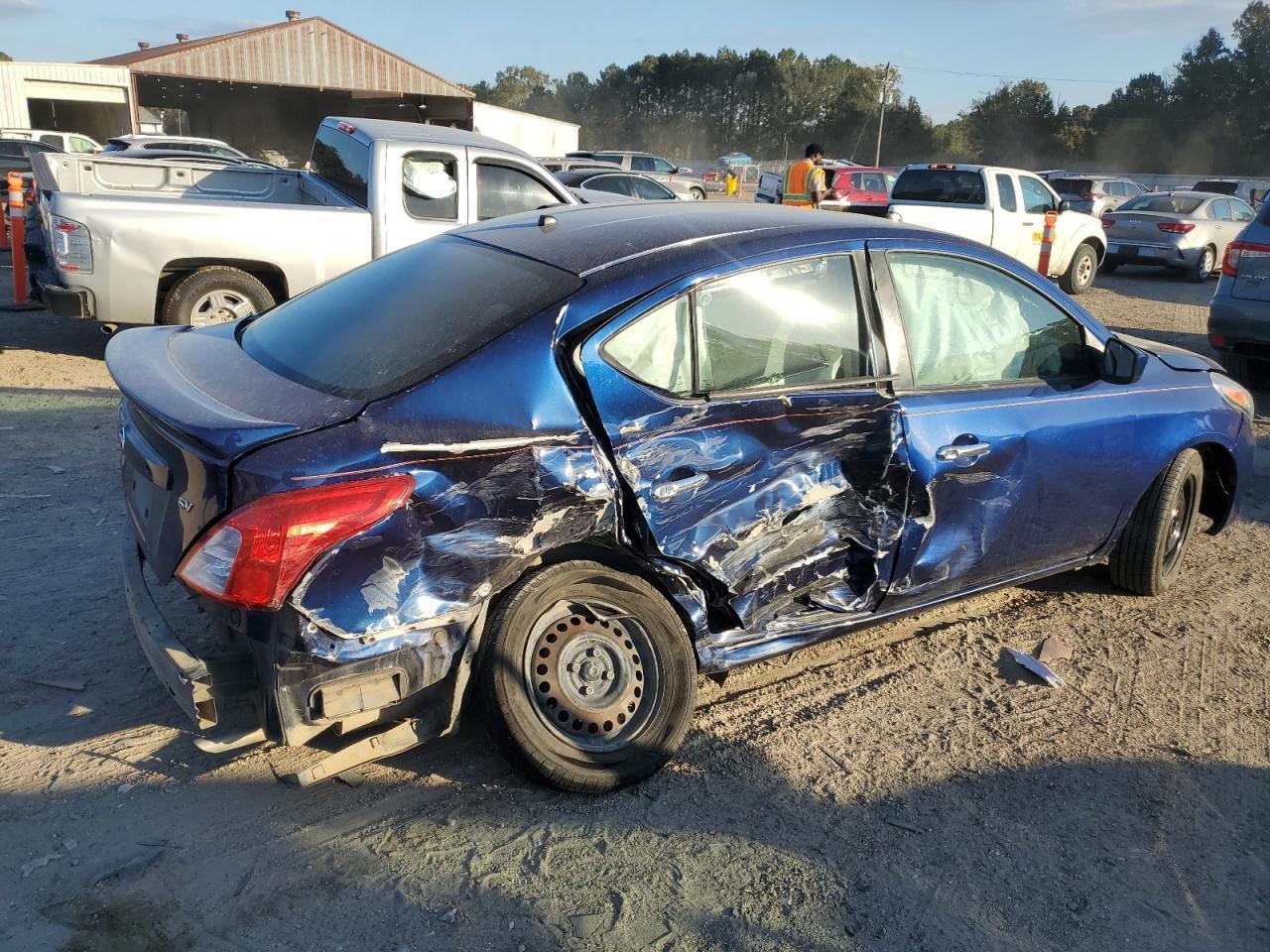 2018 NISSAN VERSA