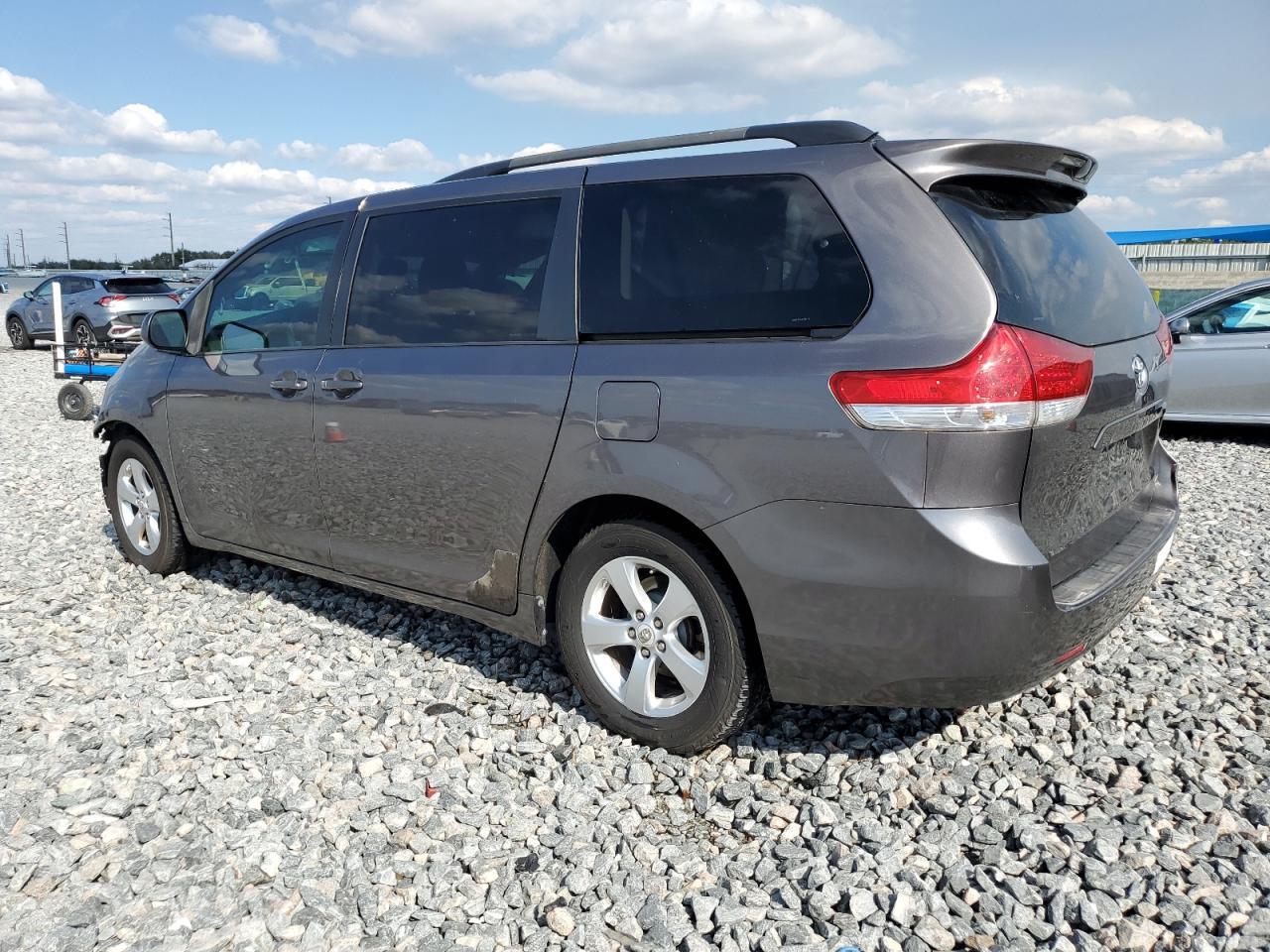 2011 TOYOTA SIENNA