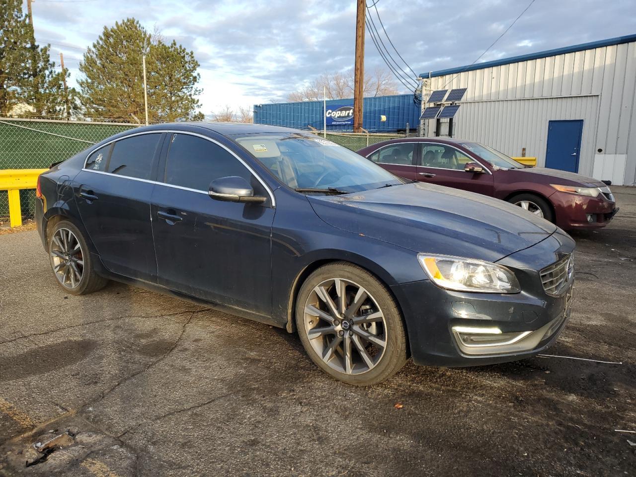 2015 VOLVO S60