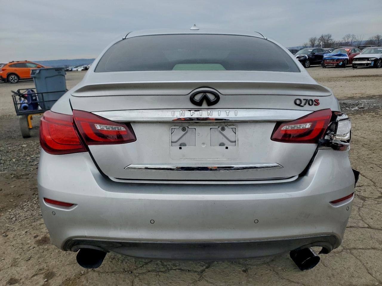 2016 INFINITI Q70