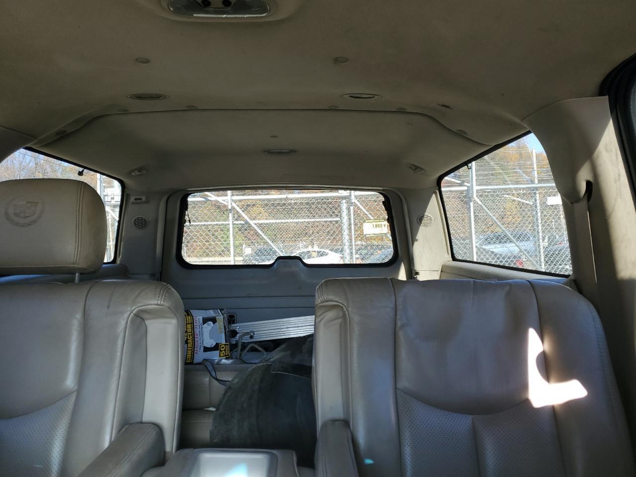 2004 CADILLAC Escalade ESV