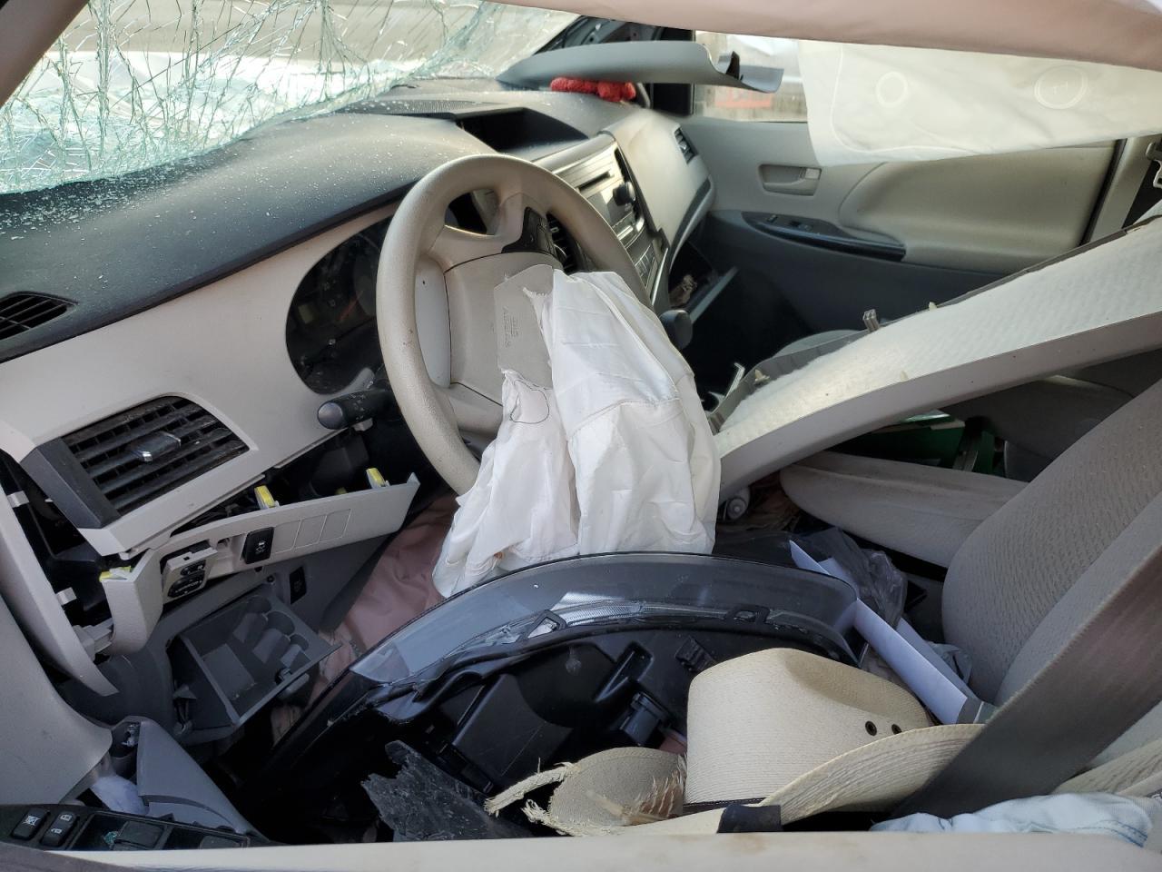 2014 TOYOTA SIENNA
