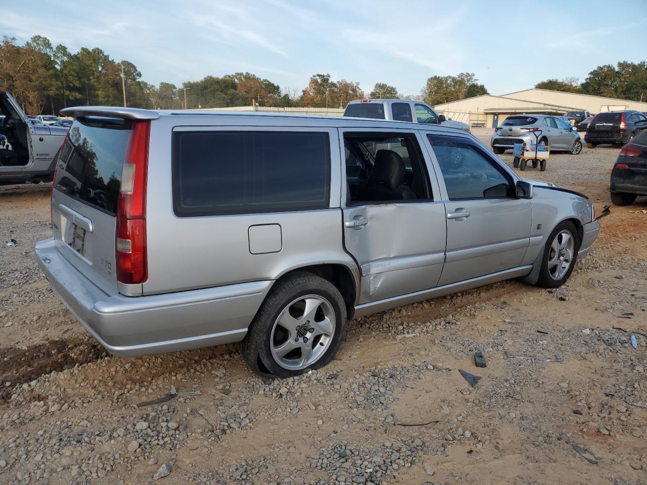 1999 VOLVO V70
