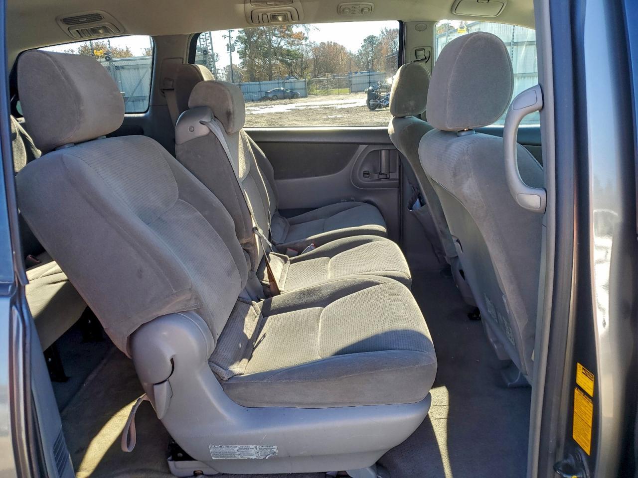 2004 TOYOTA SIENNA