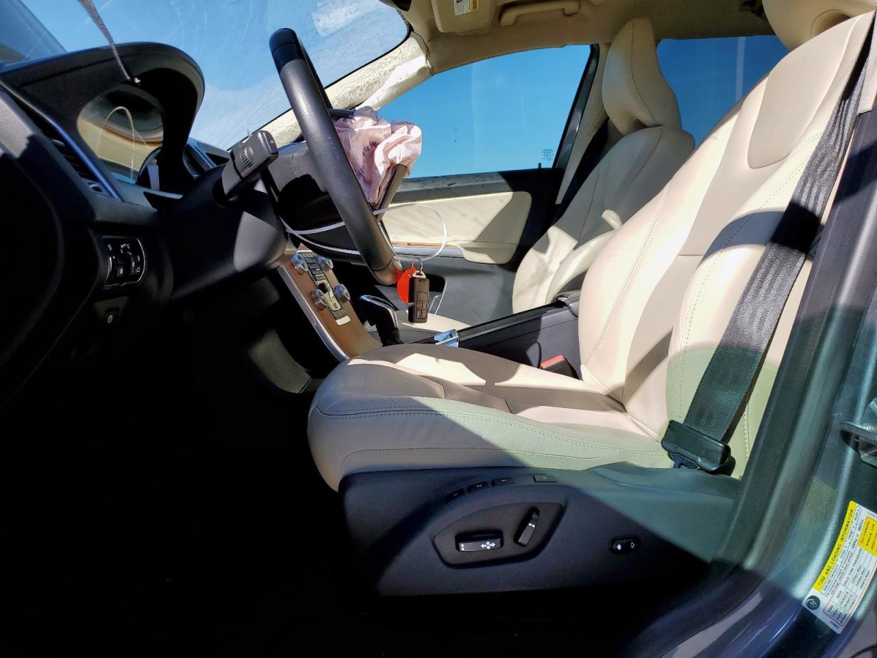 2017 VOLVO XC60
