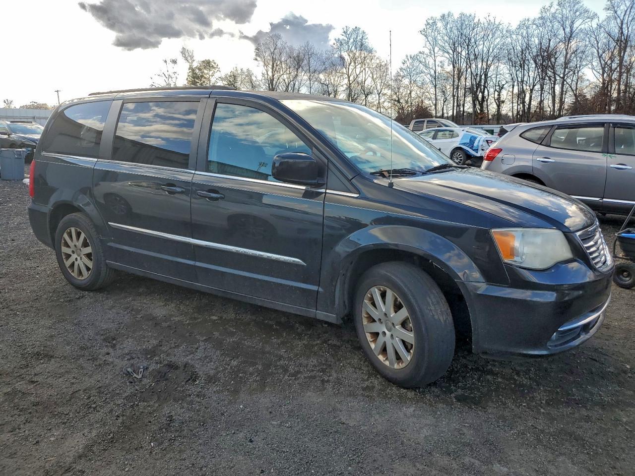 2013 CHRYSLER Town & Country
