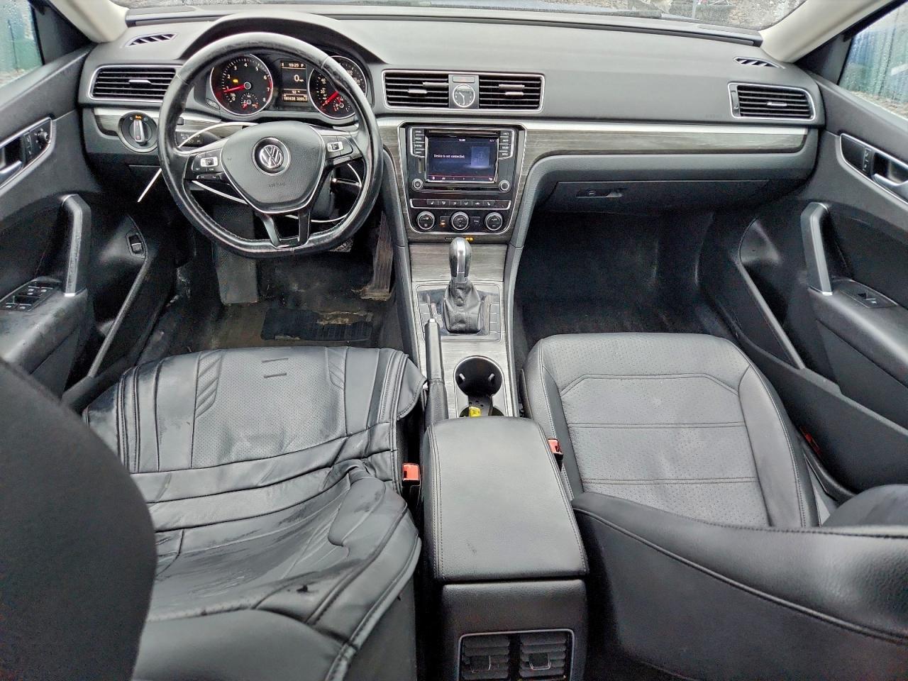 2016 VOLKSWAGEN Passat