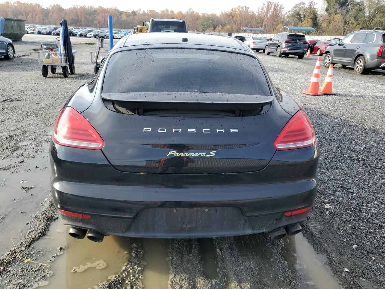 2016 PORSCHE Panamera