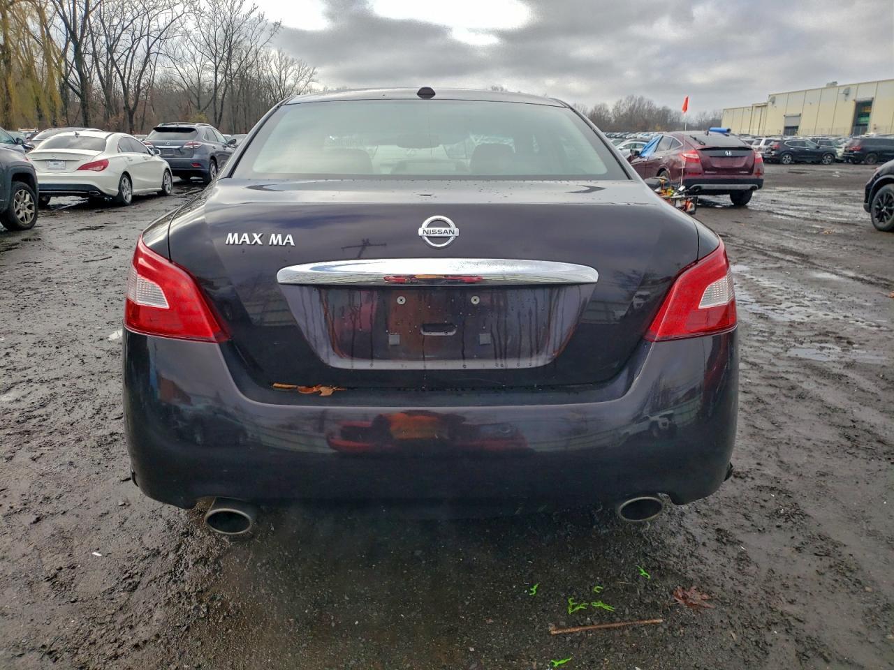 2011 NISSAN Maxima