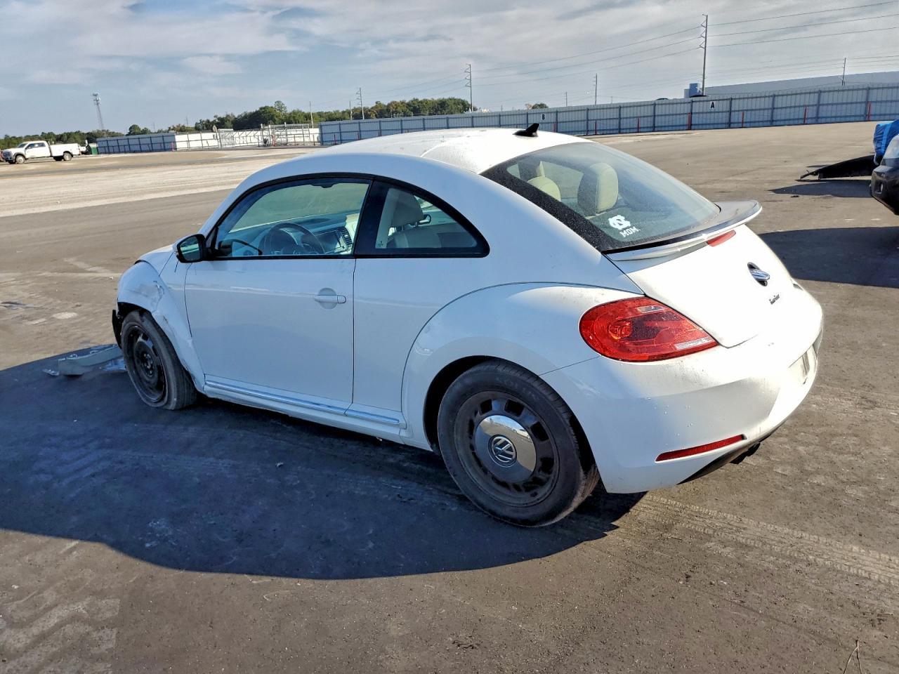2016 VOLKSWAGEN Beetle