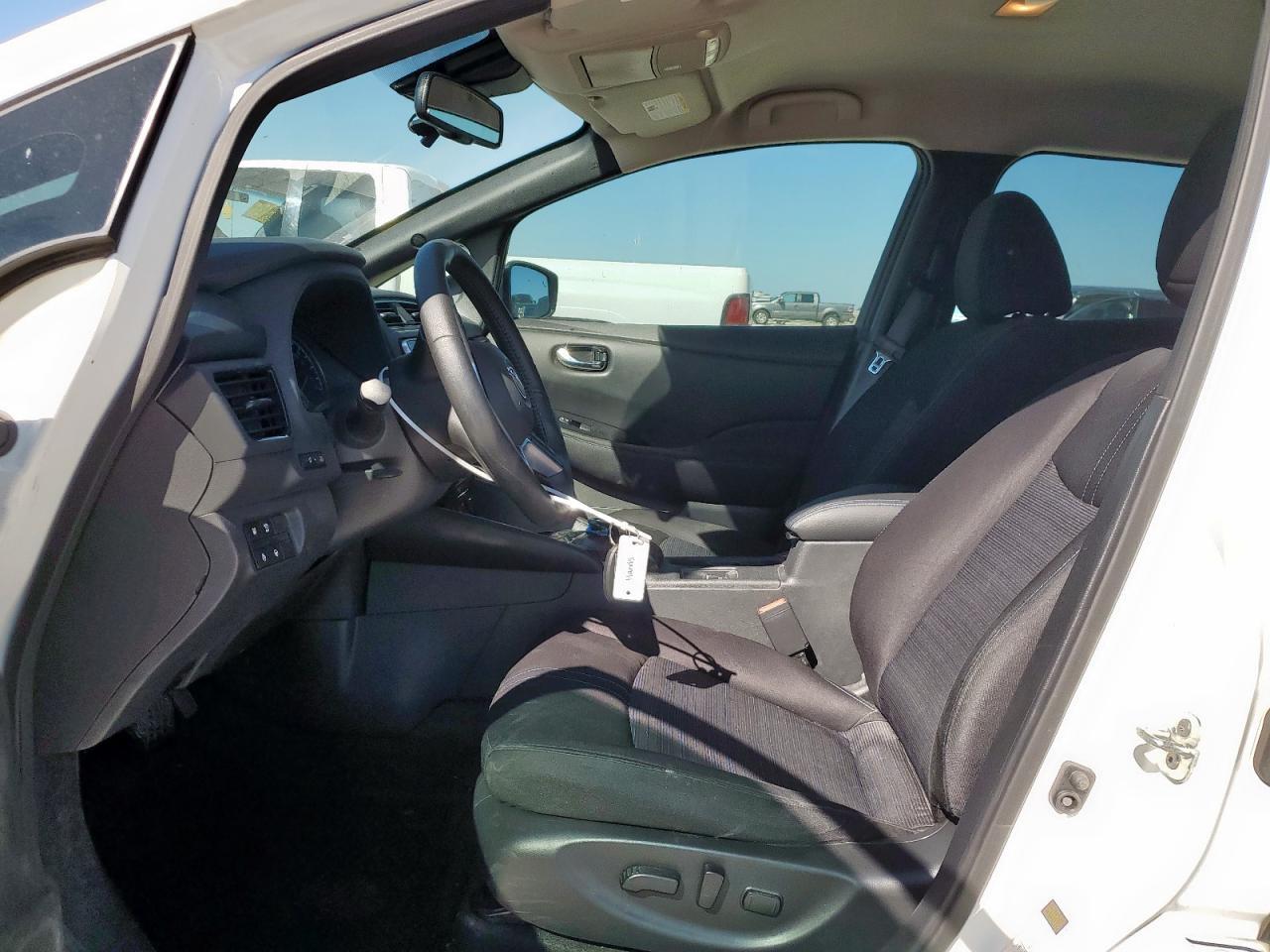 2023 NISSAN LEAF
