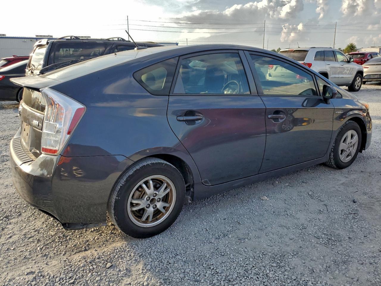2011 TOYOTA PRIUS
