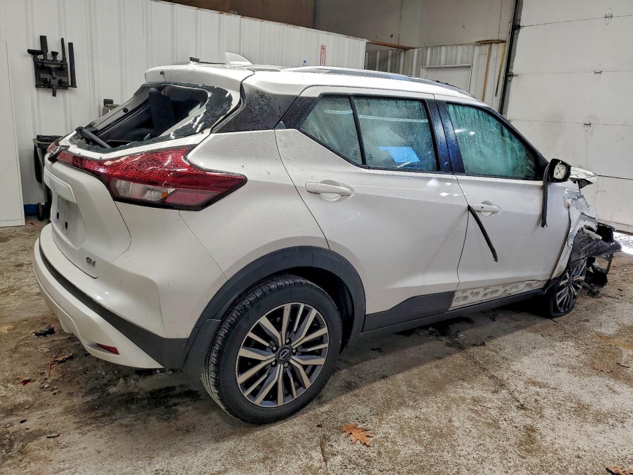 2024 NISSAN KICKS
