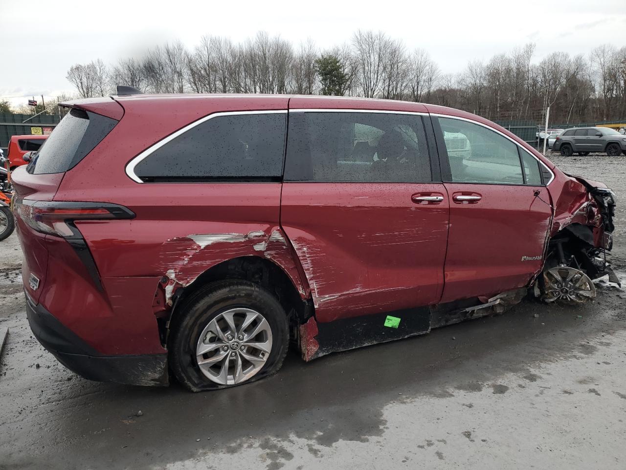 2025 TOYOTA SIENNA
