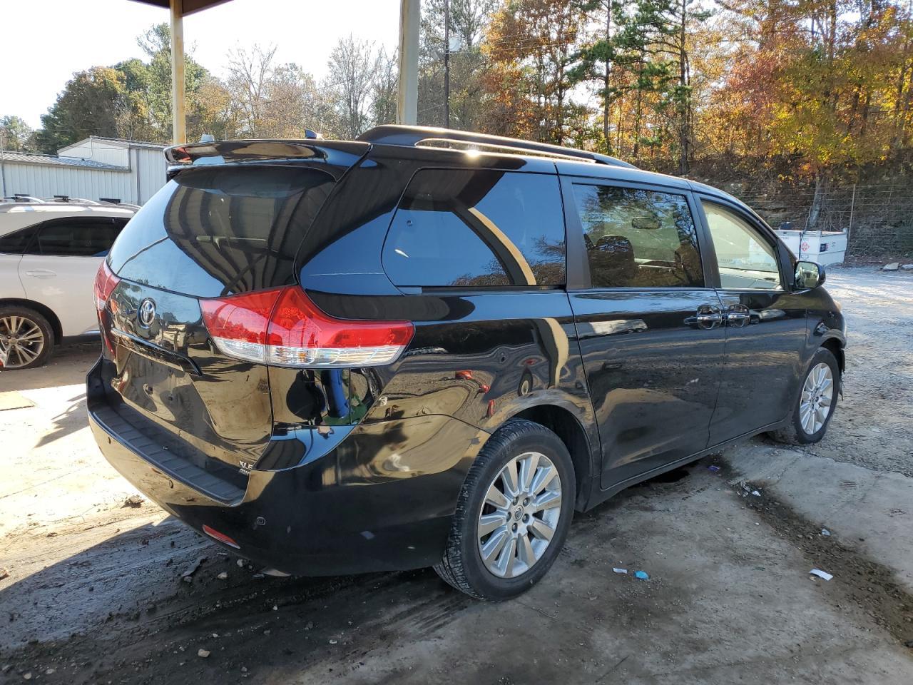 2014 TOYOTA SIENNA
