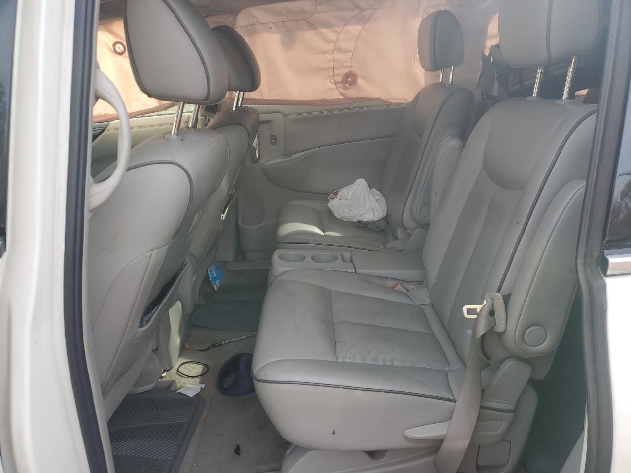 2015 NISSAN Quest