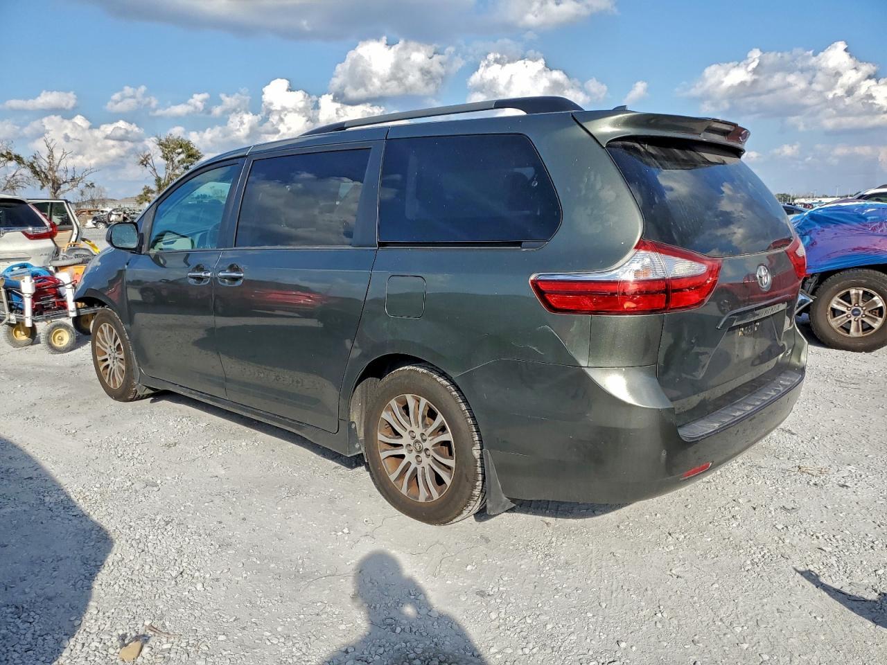2018 TOYOTA SIENNA