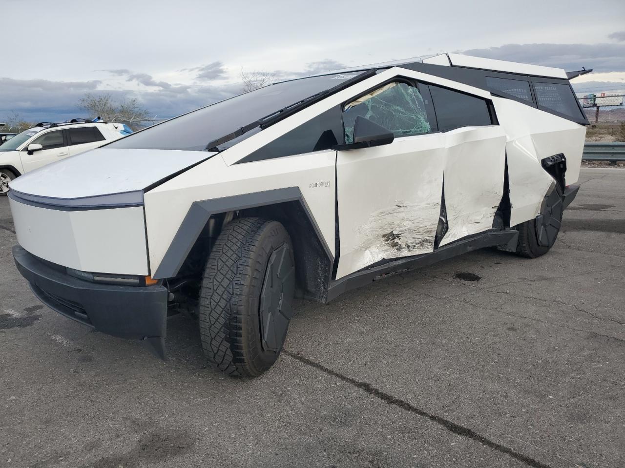 2024 TESLA Cybertruck