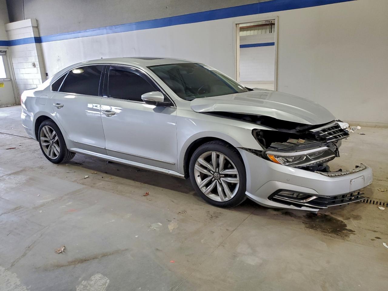 2017 VOLKSWAGEN Passat