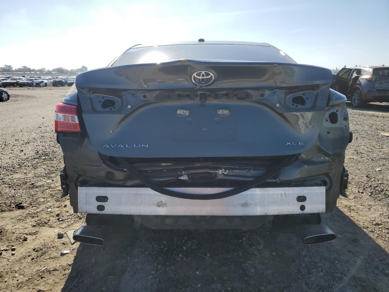 2013 TOYOTA Avalon