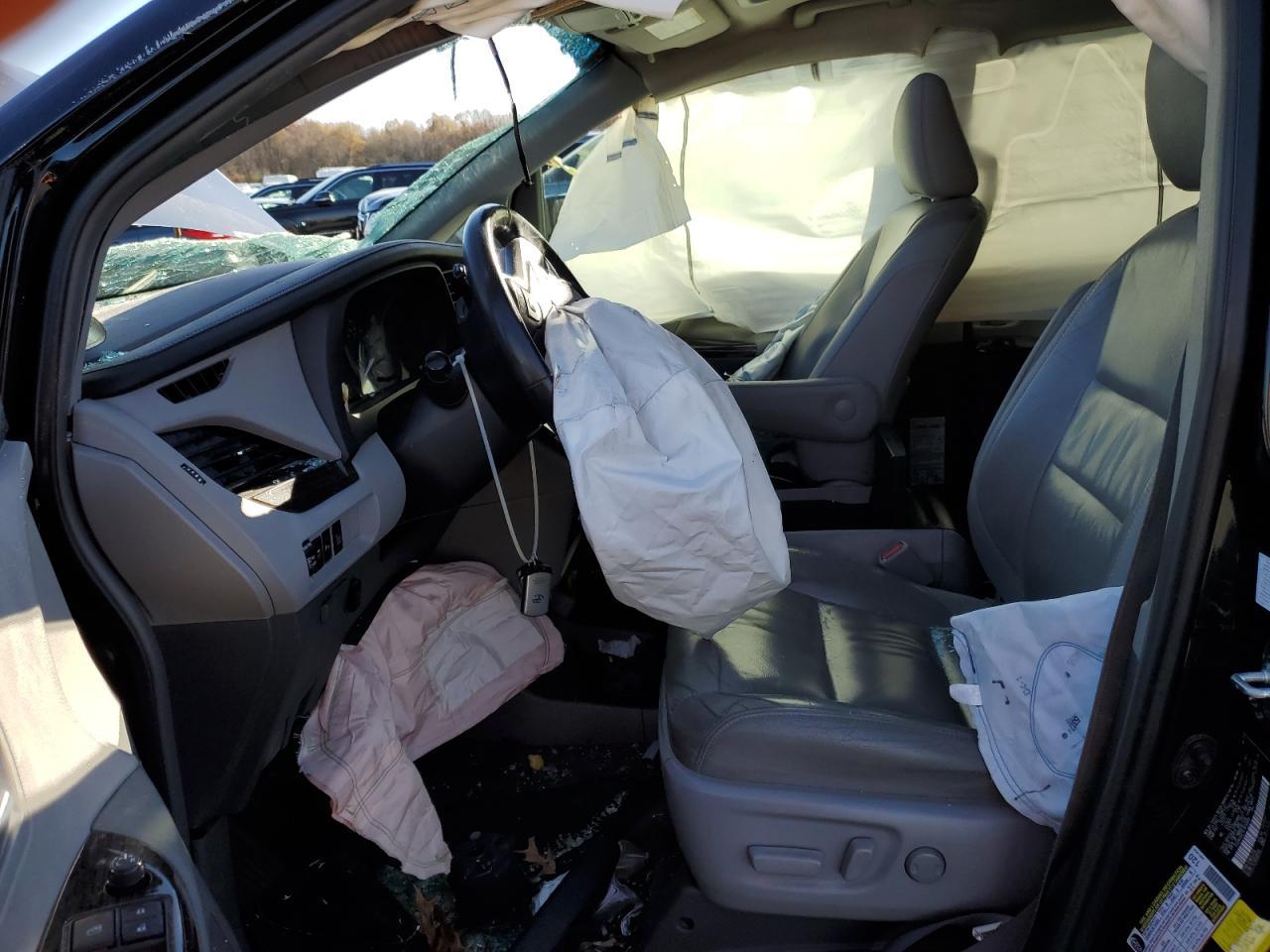 2015 TOYOTA SIENNA