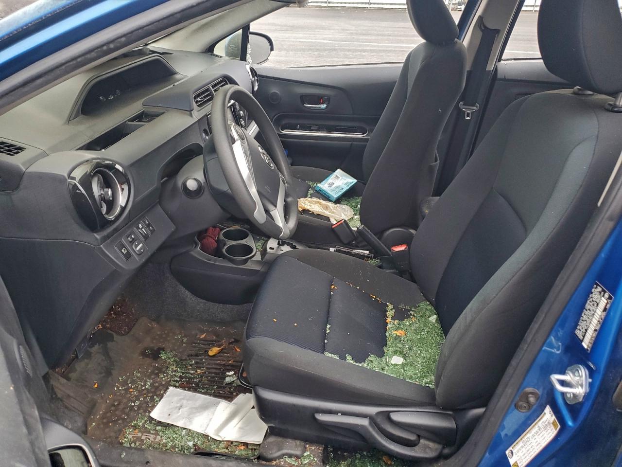 2016 TOYOTA Prius c
