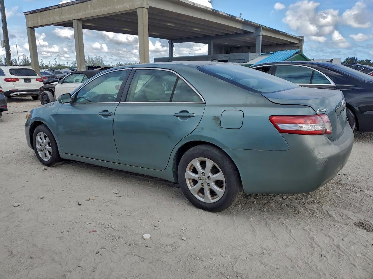 2011 TOYOTA CAMRY
