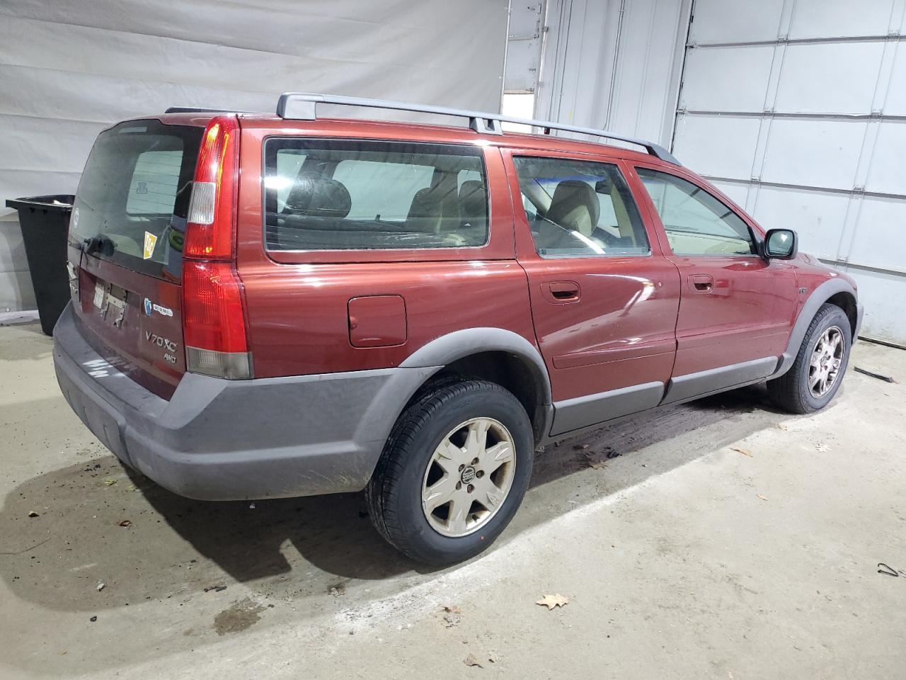 2002 VOLVO V70