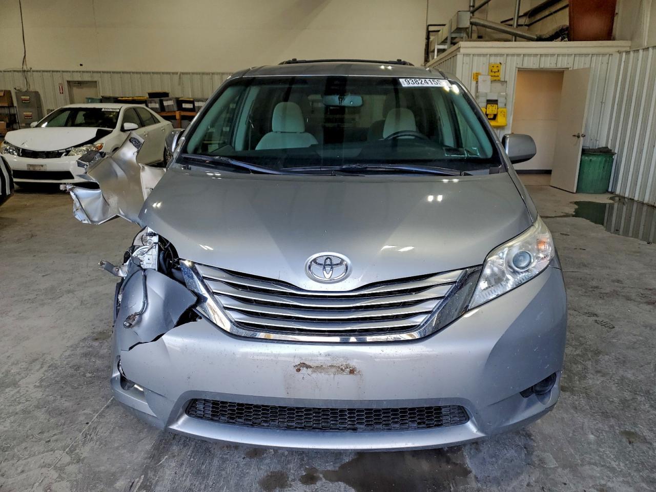 2016 TOYOTA SIENNA