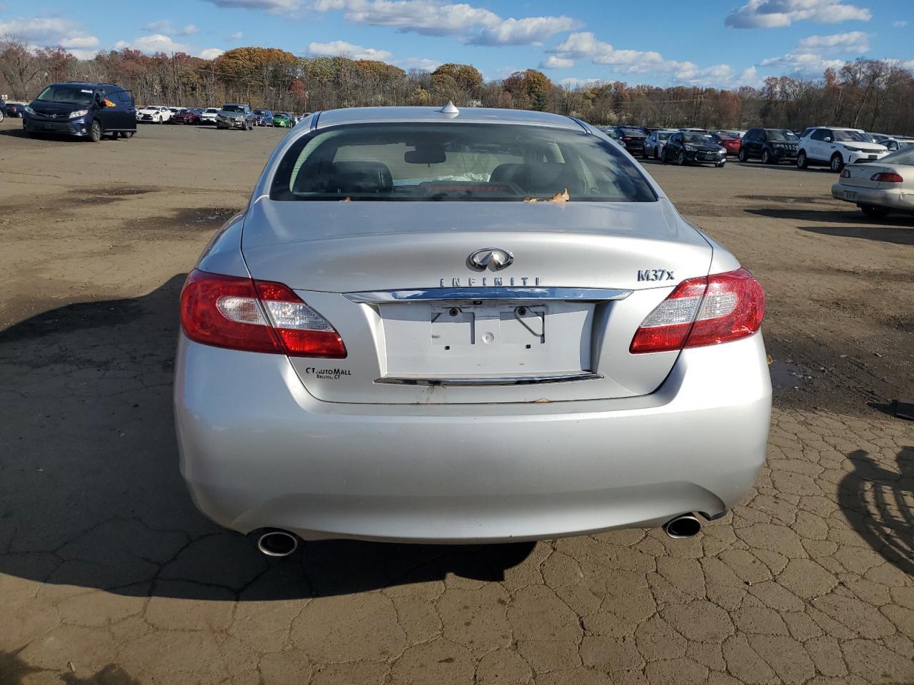 2011 INFINITI M37