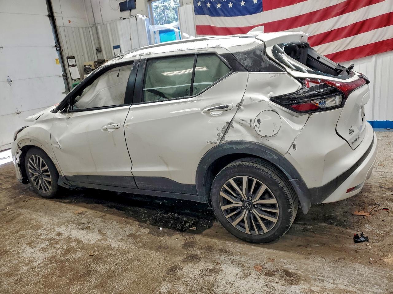 2024 NISSAN KICKS