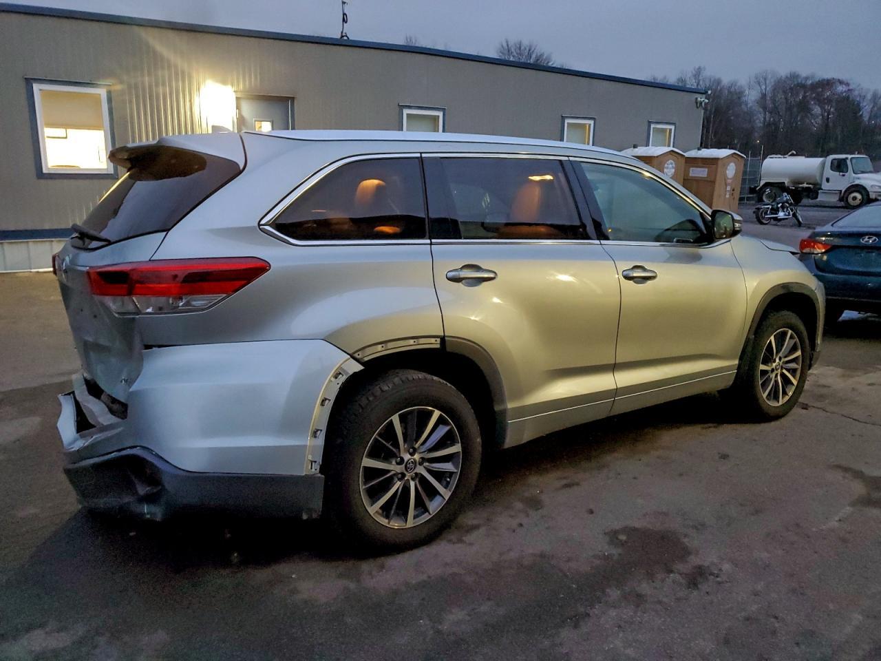 2018 TOYOTA HIGHLANDER