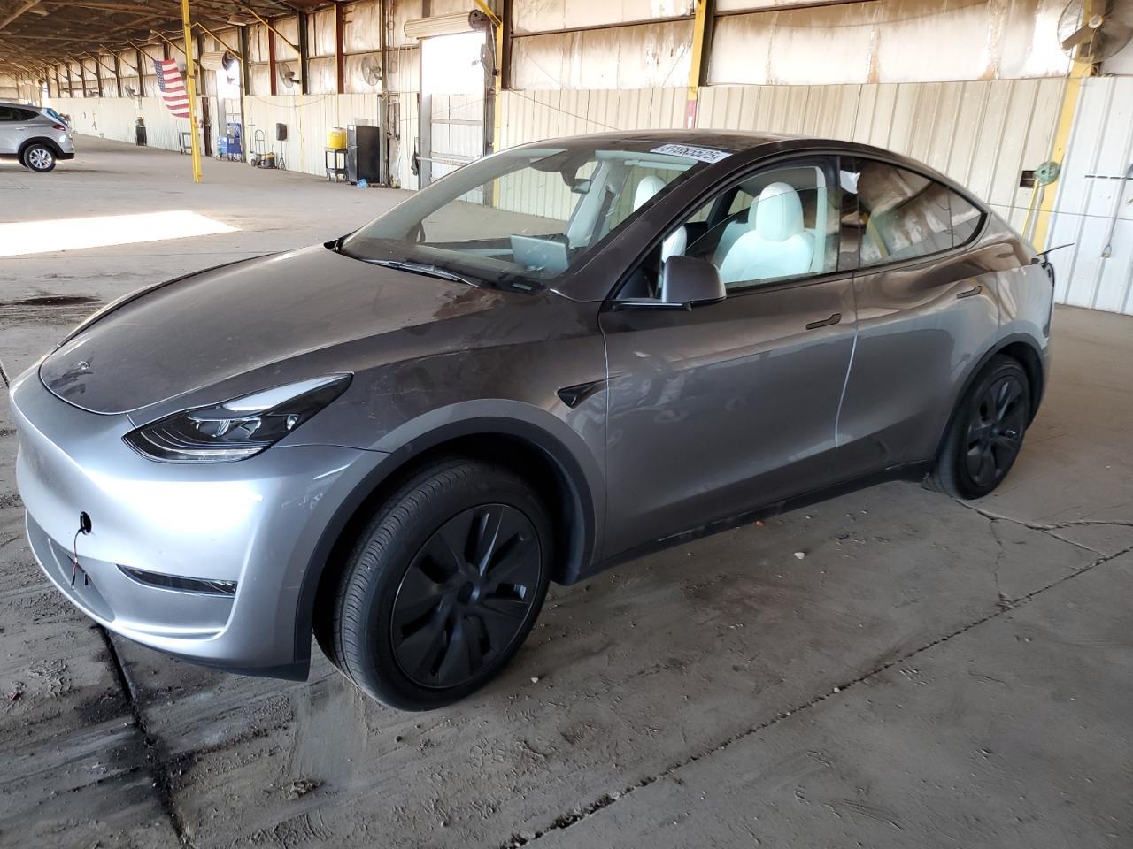 2025 TESLA MODEL Y