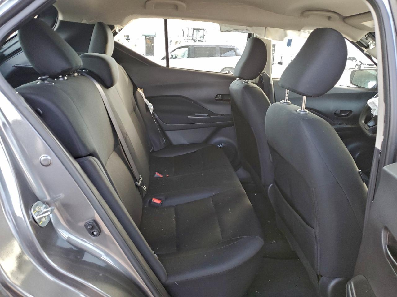 2024 NISSAN KICKS