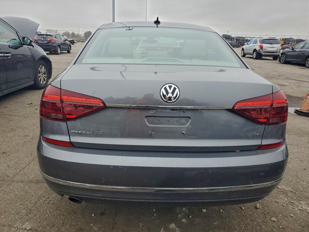 2017 VOLKSWAGEN Passat
