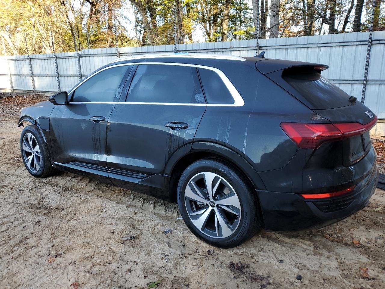 2024 AUDI Q8