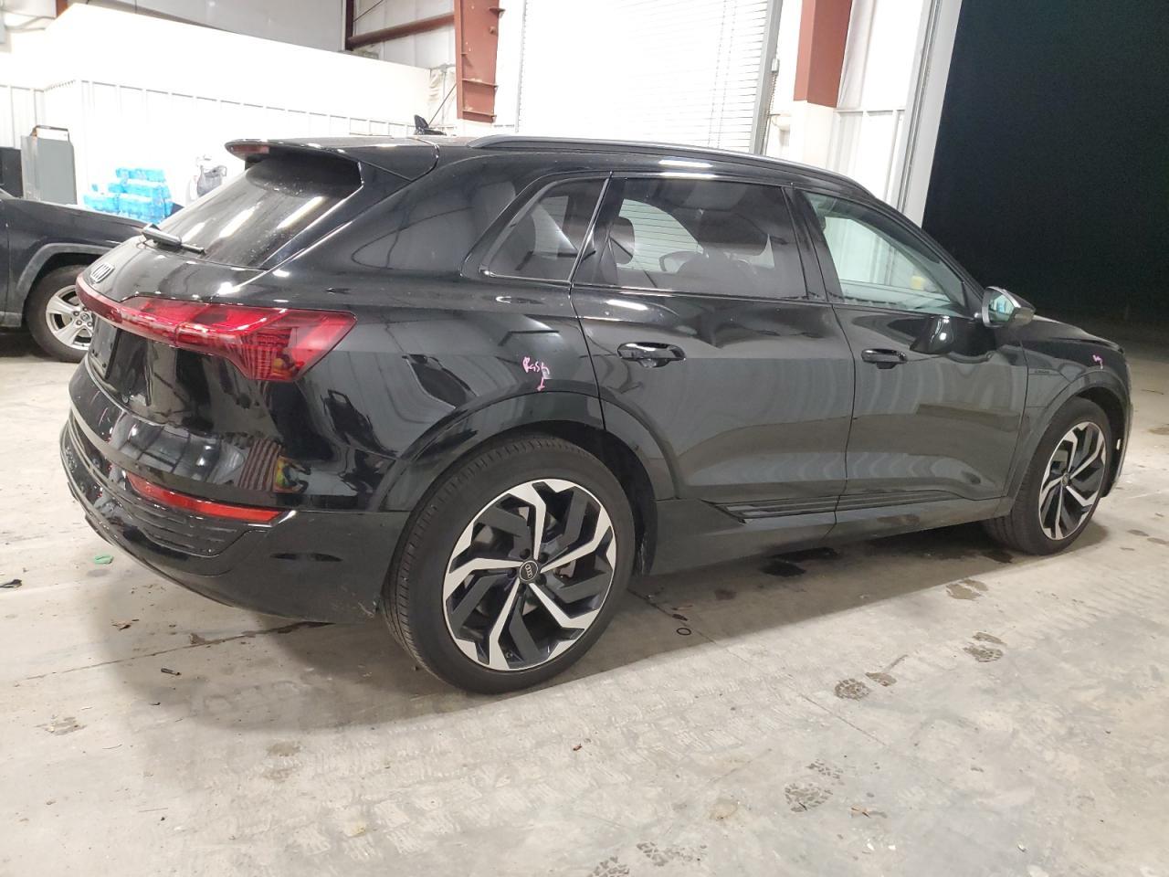 2024 AUDI Q8