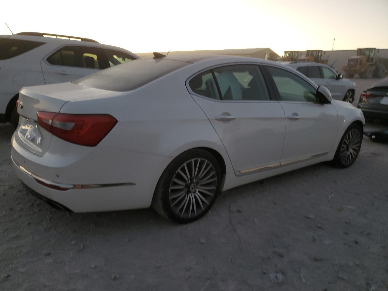 2014 KIA Cadenza