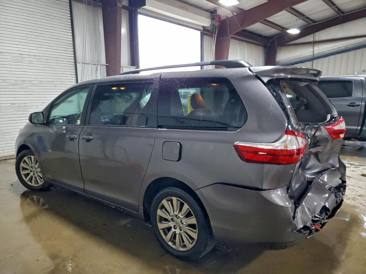 2015 TOYOTA SIENNA