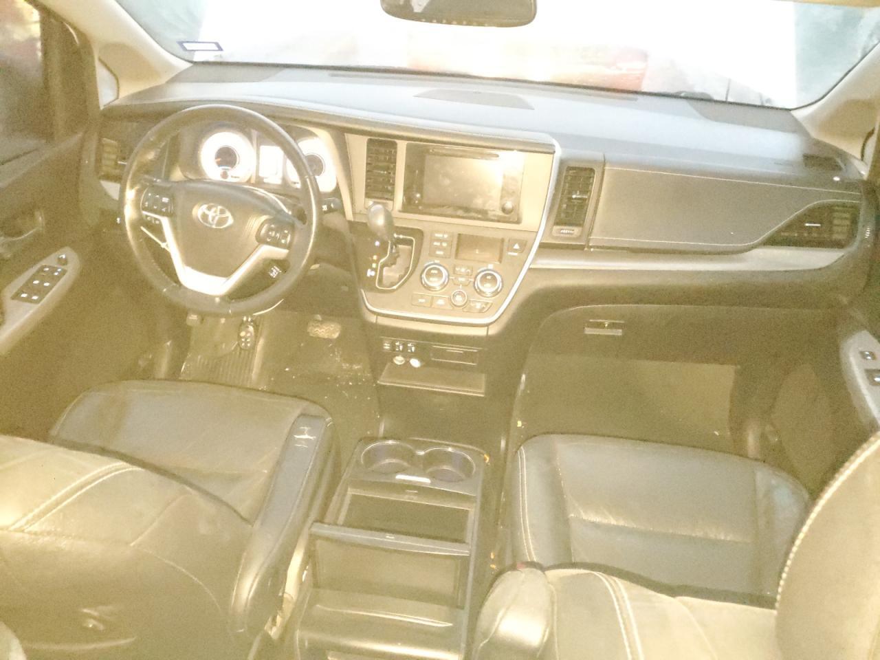 2016 TOYOTA SIENNA
