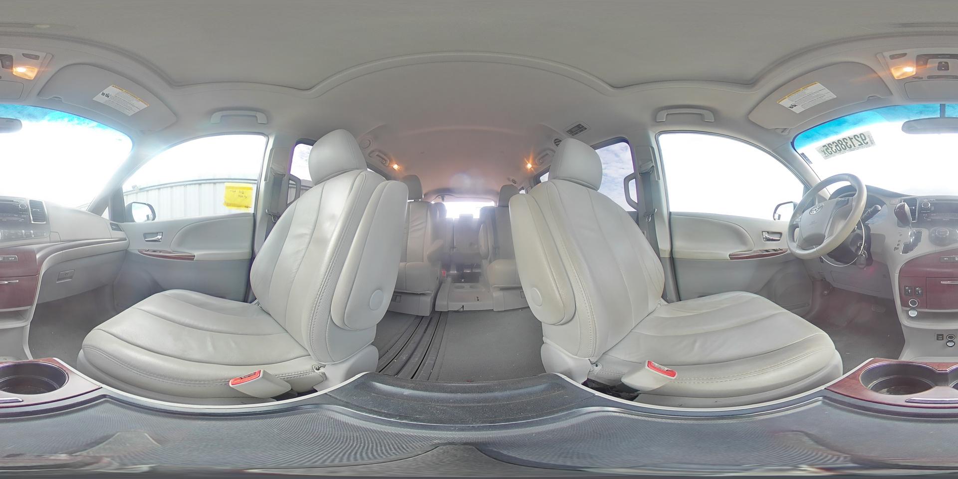 2012 TOYOTA SIENNA